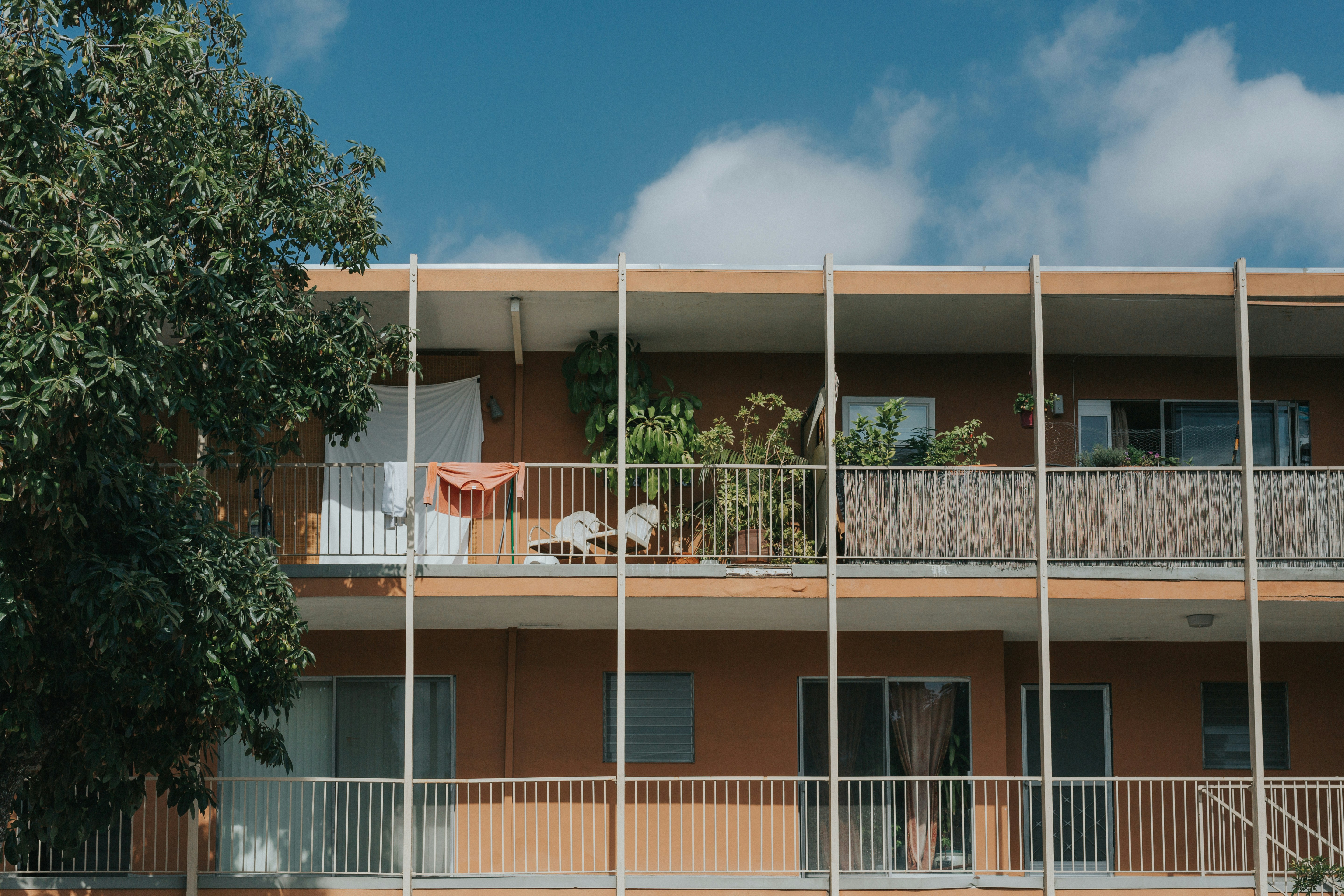 A classic Los Angeles apartment building